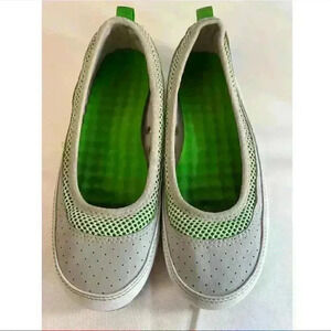 The north face slip on shoes size 6